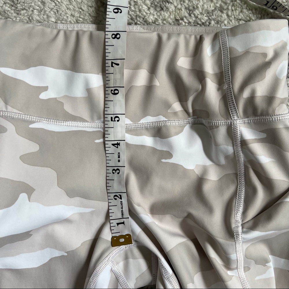 đť…şAthleta Contender Tight 7/8 Athletic Legging White Camo Print Size XS - Picture 8 of 13